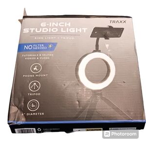 Traxx 6 inch Studio Light
